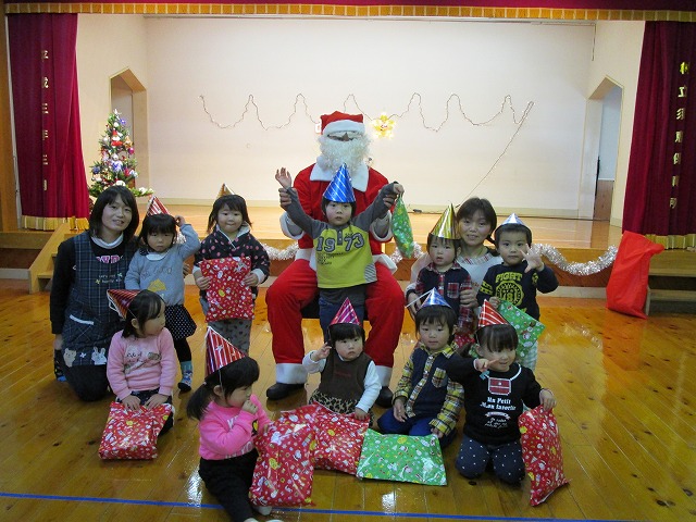 須恵保育所でのクリスマス会の様子の写真2枚目