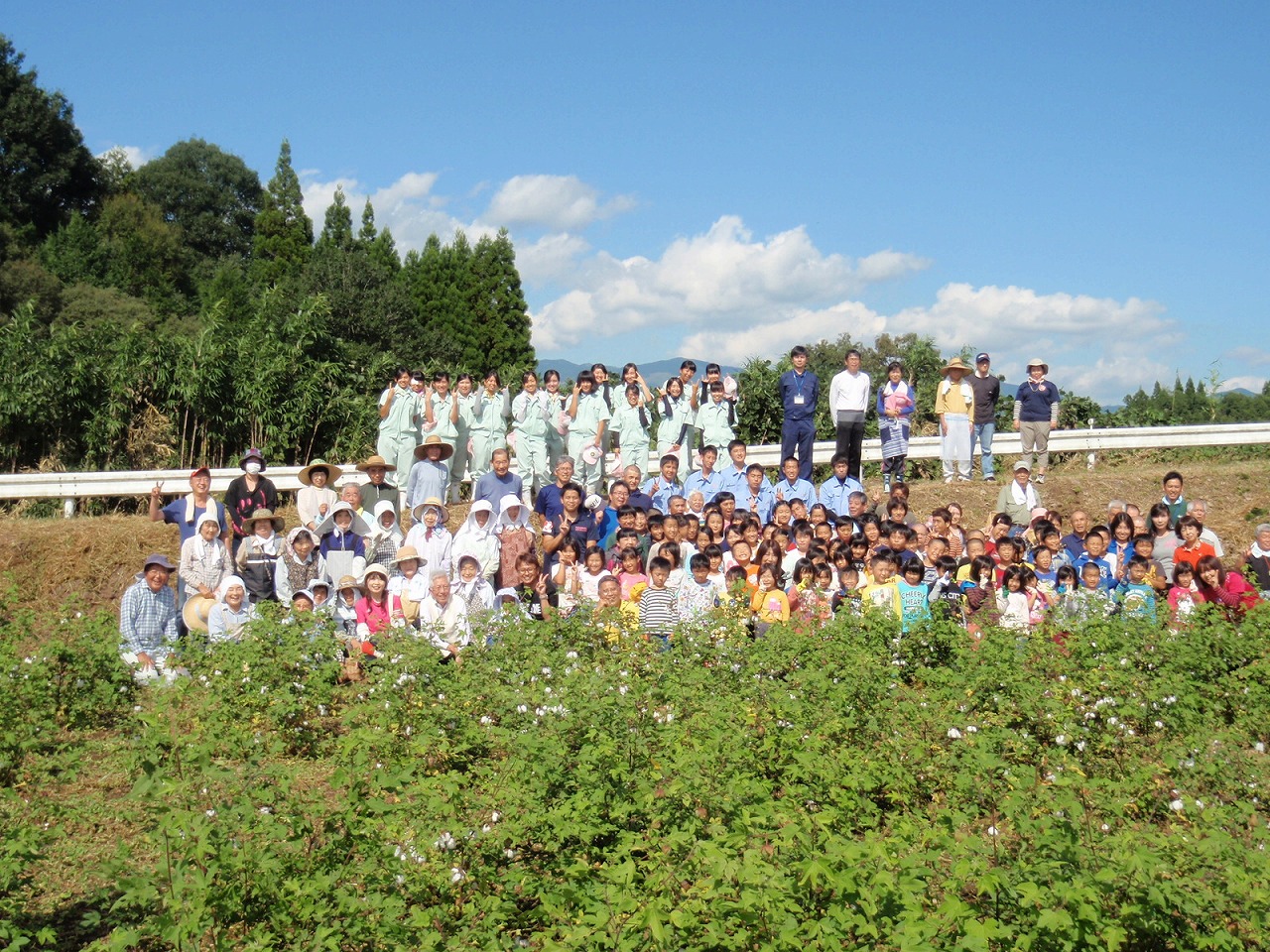 和綿の里づくり会の収穫祭集合写真