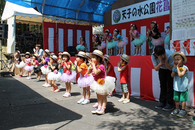 花菖蒲祭りの様子の写真