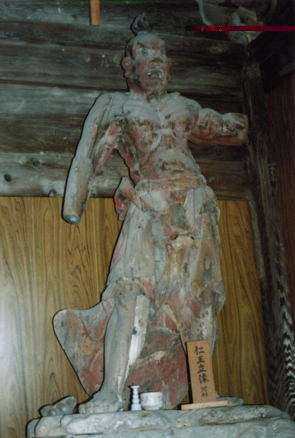 古刹勝福寺の仁王立像の写真
