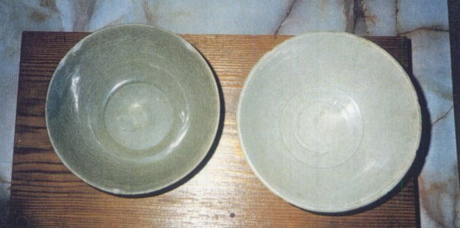 「青磁碗二碗の写真」に関する画像です