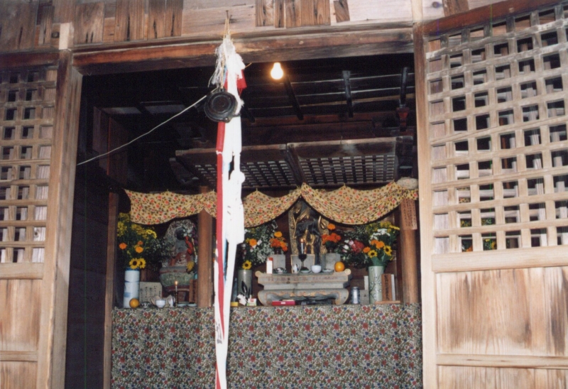 観音堂の仏壇の写真