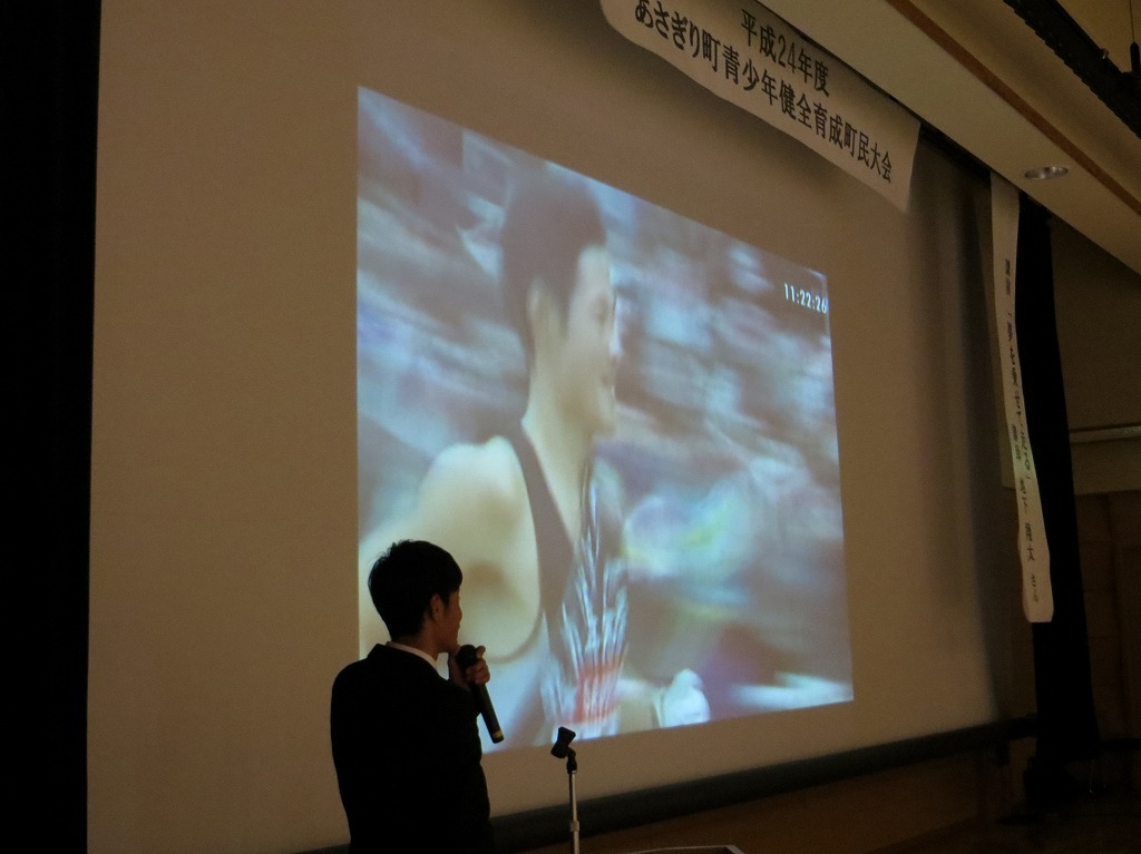 地下翔太さん(球磨村役場)の講演の写真