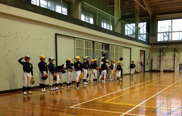 須恵小学校ソフトボール部の活動の様子の写真