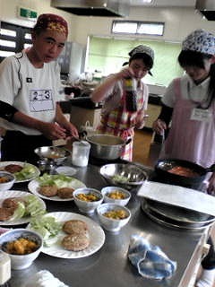 免田校区高齢者料理教室に参加した生徒たちの写真