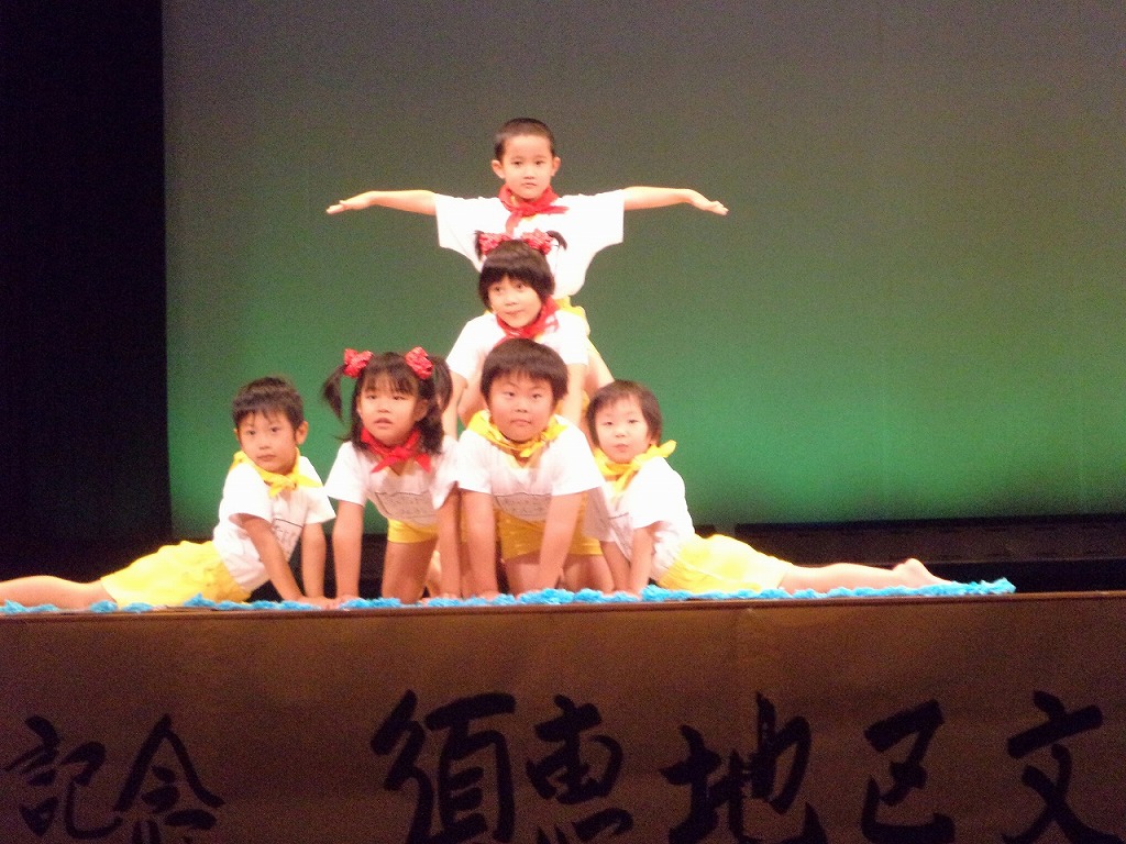 須恵地区文化祭に出演したさくら組の園児たちの写真